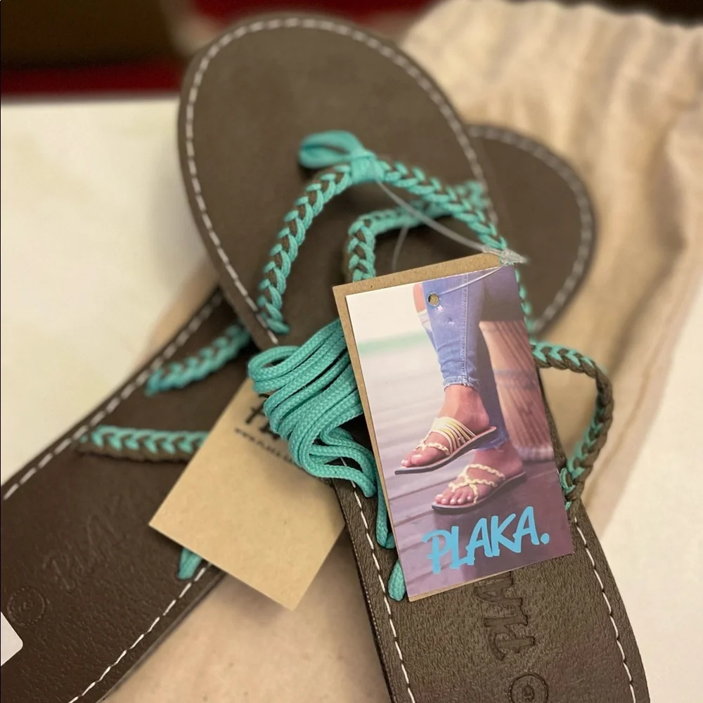 Plaka Flat Hand-Woven Sandals for Women - Picture 7 of 11